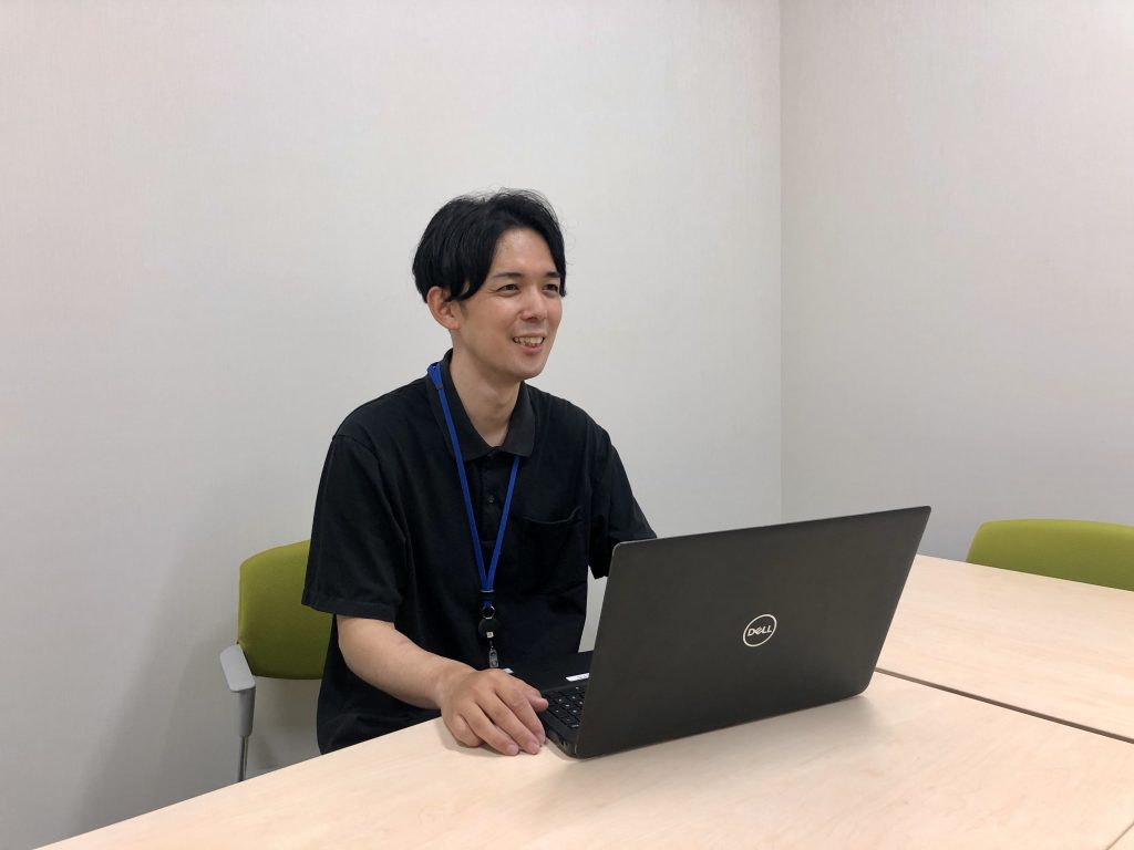 福岡県若宮市による自治体LINE公式アカウントの活用事例。スマート公共ラボは、LINE公式アカウントを活用し自治体業務のDXを実現できるサービス。広報のセグメント発信から、AIチャットボットを活用しごみ捨て情報のお問合せや、コロナワクチン予約システムによる各種申請・予約などの自治体業務をデジタル化することができます。