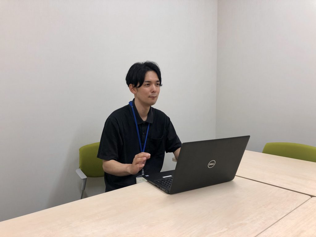 福岡県若宮市による自治体LINE公式アカウントの活用事例。スマート公共ラボは、LINE公式アカウントを活用し自治体業務のDXを実現できるサービス。広報のセグメント発信から、AIチャットボットを活用しごみ捨て情報のお問合せや、コロナワクチン予約システムによる各種申請・予約などの自治体業務をデジタル化することができます。