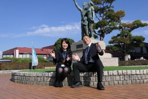 福岡県志免町による自治体LINE公式アカウントの活用事例。スマート公共ラボは、LINE公式アカウントを活用し自治体業務のDXを実現できるサービス。広報のセグメント発信から、AIチャットボットを活用しごみ捨て情報など様々なお問合せをLINEで対応でき、また、コロナワクチン予約システムなどオンラインで各種申請、予約や、住民票のコピーなど決済まで完結できる電子申請など様々な自治体業務をデジタル化することができます。