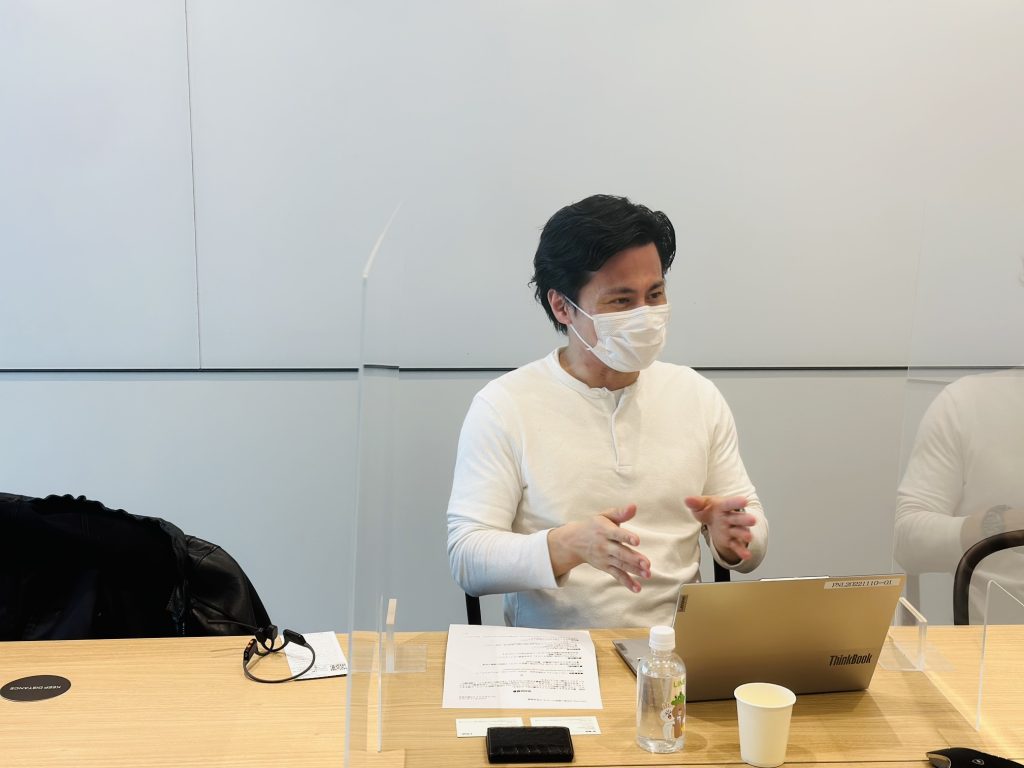 スマート公共ラボは、LINE公式アカウントを活用し自治体業務のDXを実現できるサービス。広報のセグメント発信から、AIチャットボットを活用しごみ捨て情報など様々なお問合せをLINEで対応でき、また、コロナワクチン予約システムなどオンラインで各種申請、予約や、住民票のコピーなど決済まで完結できる電子申請など様々な自治体業務をデジタル化することができます。