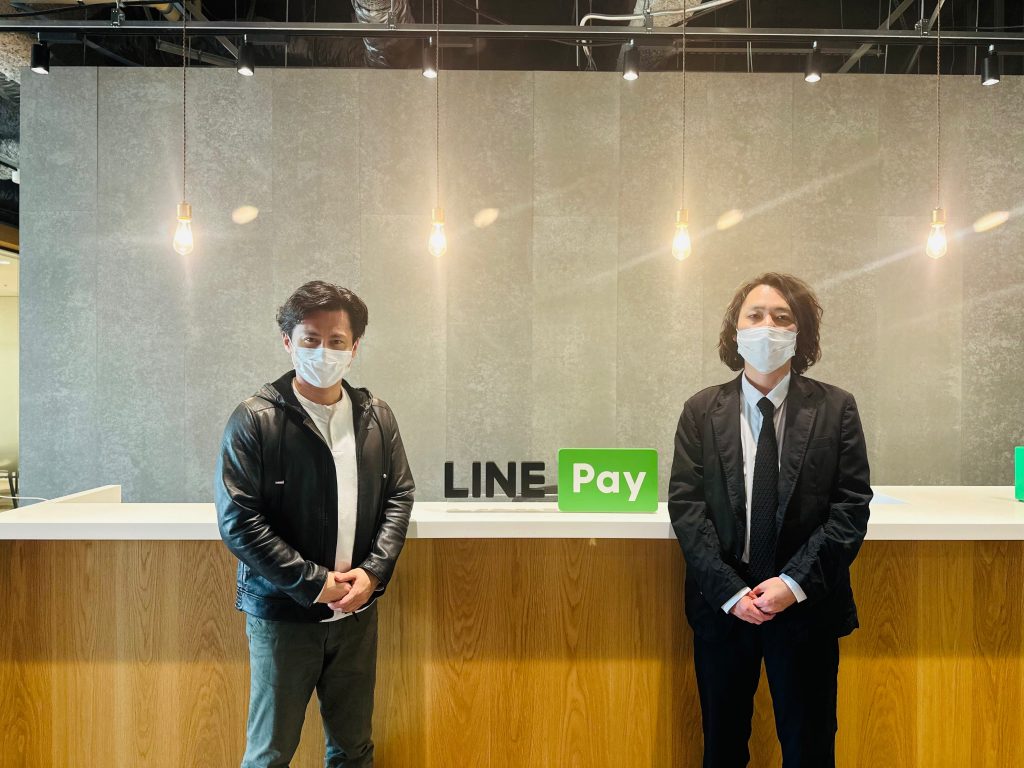 スマート公共ラボは、LINE公式アカウントを活用し自治体業務のDXを実現できるサービス。広報のセグメント発信から、AIチャットボットを活用しごみ捨て情報など様々なお問合せをLINEで対応でき、また、コロナワクチン予約システムなどオンラインで各種申請、予約や、住民票のコピーなど決済まで完結できる電子申請など様々な自治体業務をデジタル化することができます。