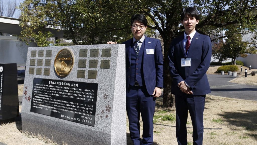 スマート公共ラボ活用事例。愛知県大府市の事例。スマート公共ラボは、LINE公式アカウントを活用し自治体業務のDXを実現できるサービス。広報のセグメント発信から、AIチャットボットを活用しごみ捨て情報など様々なお問合せをLINEで対応でき、また、コロナワクチン予約システムなどオンラインで各種申請、予約や、住民票のコピーなど決済まで完結できる電子申請など様々な自治体業務をデジタル化することができます。