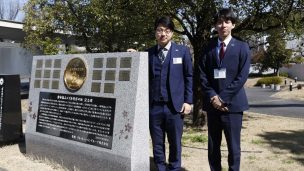 スマート公共ラボ活用事例。愛知県大府市の事例。スマート公共ラボは、LINE公式アカウントを活用し自治体業務のDXを実現できるサービス。広報のセグメント発信から、AIチャットボットを活用しごみ捨て情報など様々なお問合せをLINEで対応でき、また、コロナワクチン予約システムなどオンラインで各種申請、予約や、住民票のコピーなど決済まで完結できる電子申請など様々な自治体業務をデジタル化することができます。